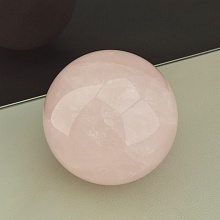 картинка Шар Розовый кварц 63x63мм от магазина Wolves