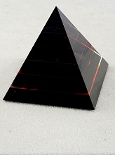 картинка Пирамида Сrystal 50X45мм от магазина Wolves